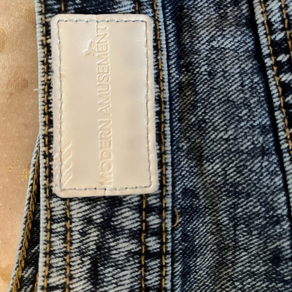 Modern Amusement Bow shorts - Picture 4 of 4